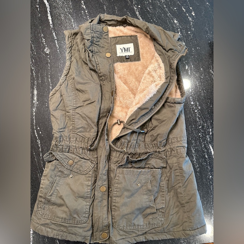 Vest bundle - Picture 3 of 10